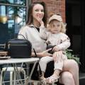 Torebka crossbody i organizer do wózka 2w1 dla Mamy VERA black gold 5906395857623 (8).jpg