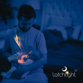 pol_pl_LatchLight-Innowacyjna-lampka-nocna-nie-zaburzajaca-fazy-snu-przenosna-z-klipsem-i-swiatlem-kierunkowym-309_16.png