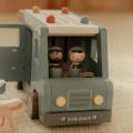 pol_pl_Little-Dutch-Samochod-policyjny-z-figurkami-FSC-5418_15.jpg