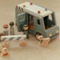 pol_pl_Little-Dutch-Samochod-policyjny-z-figurkami-FSC-5418_17.jpg