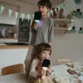 swiecacy-mikrofon-karaoke-niebieski-kidywolf (3).webp