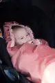 Otulacz-do-fotelika-samochodowego-i-gondoli-rozowy.piapimo.webp