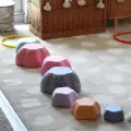 Sciezka-sensoryczna-do-cwiczen-rownowagi-Majestic-Sport-ROCKS-mietowe-pastele-zestaw-5-szt-112753-1080x1080-nobckgr.webp