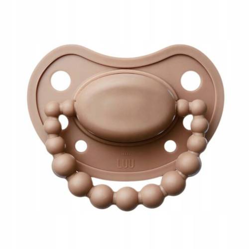 LUU-Smoczek-pozycjonujacy-uspokajajacy-symetryczny-6m-Milk-Hazelnut.jpg