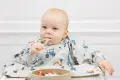 pol_pl_BiBADO-Wodoodporny-sliniak-z-dlugim-rekawem-BLW-Little-Loader-1381_6.webp