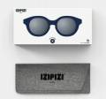Izipizi-Okulary-przeciwsloneczne-dla-dzieci-Sun-Kids-9-36M-Denim-Blue-c-Marka-Izipizi.jpg