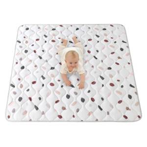 Pikowana mata do zabawy Dywan dziecięcy kwadratowy Quilted Play Mat 127 x 127 cm Confetti Hakuna Matte