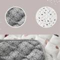 pol_pl_Pikowana-mata-do-zabawy-Dywan-dzieciecy-kwadratowy-Quilted-Play-Mat-127-x-127-cm-Confetti-Hakuna-Matte-67911_9.jpg