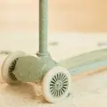 pol_pm_Little-Dutch-Hulajnoga-trojkolowa-Green-6182_5.webp