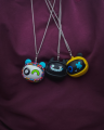 pol_pm_Kiddoboo-GOAT-Earbuds-Graffiti-sluchawki-bezprzewodowe-mikrofon-lekkie-etui-wisiorek-9-716_8.png