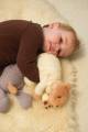 Przytulanka obciążeniowa - miś w piżamie  Egmont Toys 5420023046703 (6).jpg