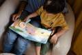 pol_pm_Glo-Pals-Interaktywna-swiecaca-ksiazeczka-Prehistoryczni-Przyjaciele-Pippy-seria-Light-Up-Library-TM-812_6.jpg